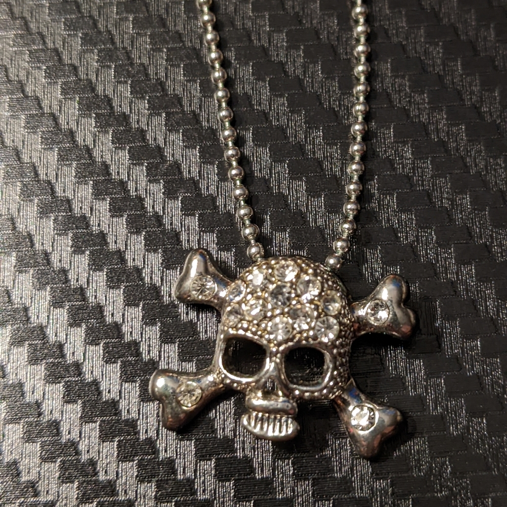 2/20$ Rhinestone Skull Necklace